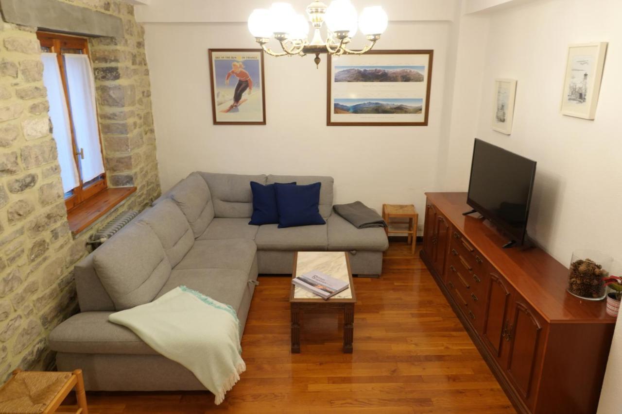 ビエスカス Cirjuana, Casa En El Centro Con Agradable Jardin Y Barbacoa By Pirineos 360ヴィラ エクステリア 写真