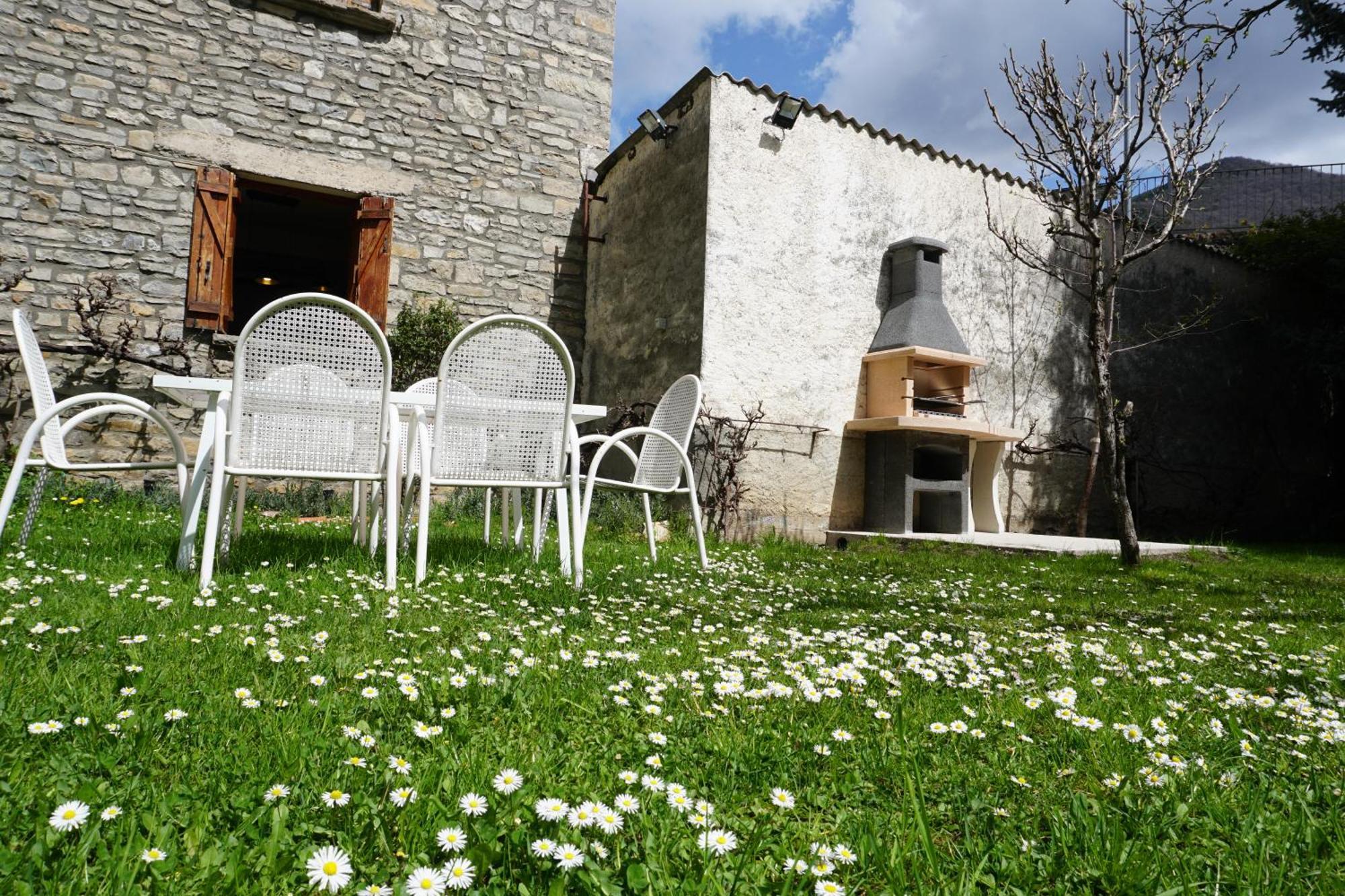ビエスカス Cirjuana, Casa En El Centro Con Agradable Jardin Y Barbacoa By Pirineos 360ヴィラ エクステリア 写真
