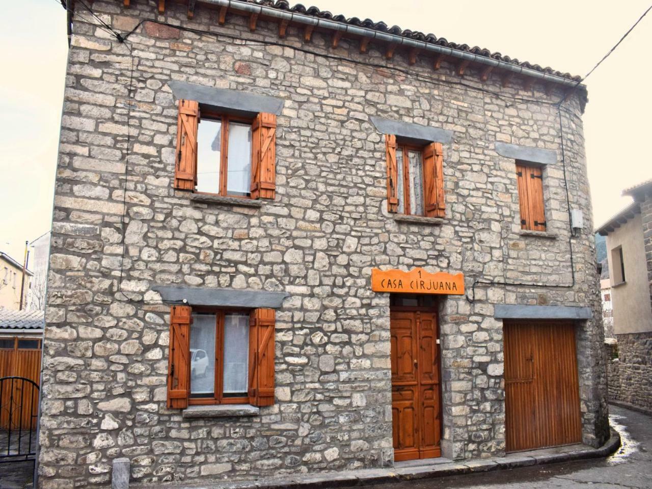ビエスカス Cirjuana, Casa En El Centro Con Agradable Jardin Y Barbacoa By Pirineos 360ヴィラ エクステリア 写真